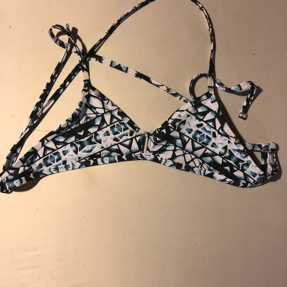 JOLYN VENT TOP MEDIUM SIZE TIE BACK
